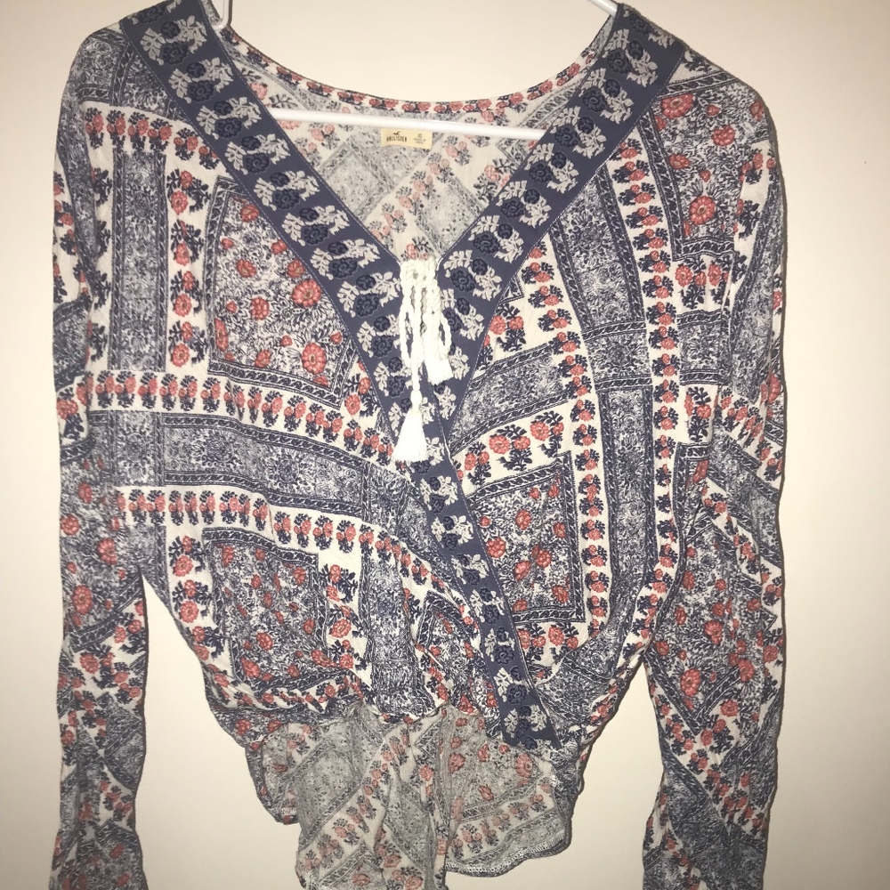 Hollister top